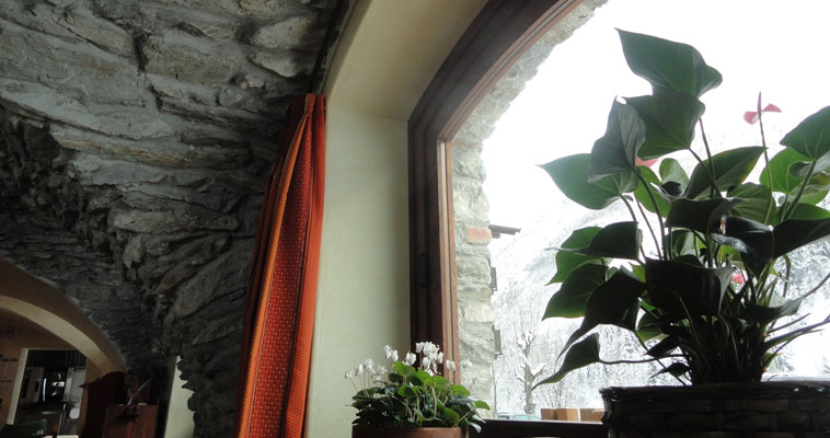 Le finestre ad arco con particolari in pietra